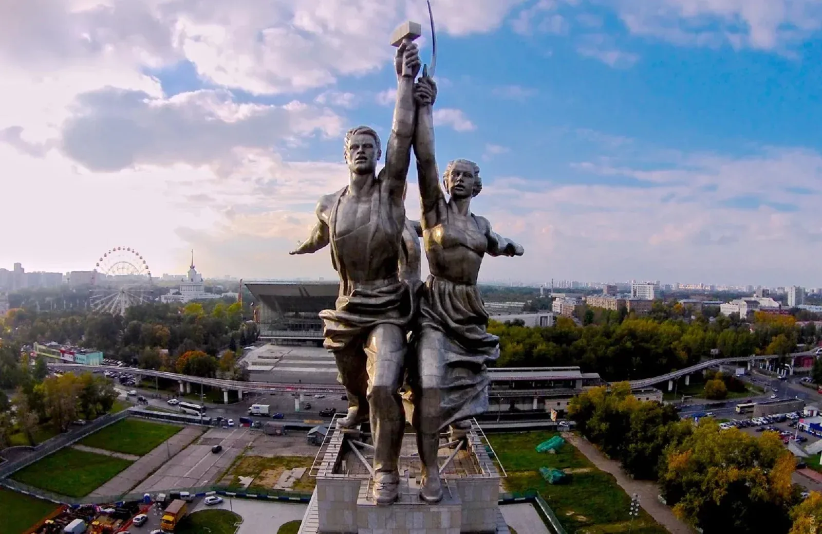 «Рабочий и колхозница»