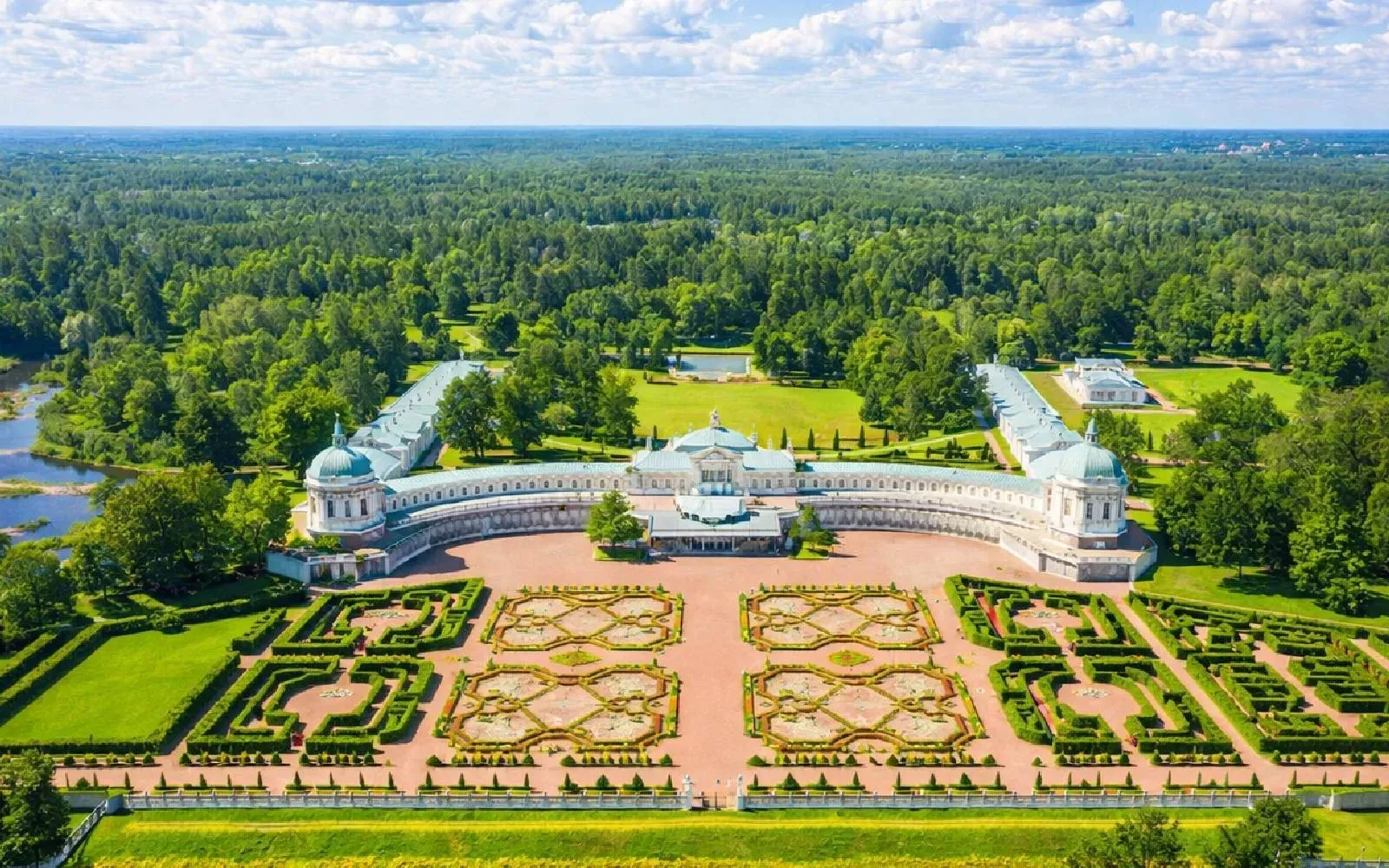 Дворцово-парковый ансамбль «Ораниенбаум»